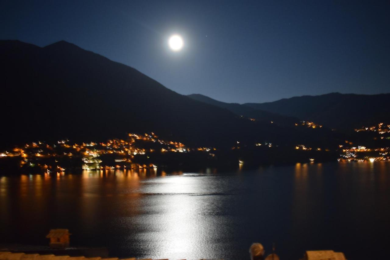 Romantic Home Stone With Amazing View Lake Of Como And Oleandra لاليو المظهر الخارجي الصورة