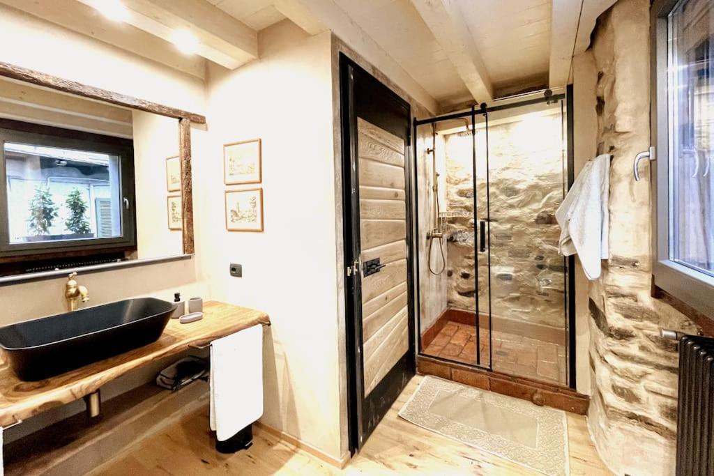 Romantic Home Stone With Amazing View Lake Of Como And Oleandra لاليو المظهر الخارجي الصورة